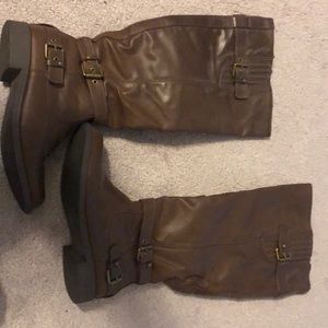 Brown women’s boots size 6